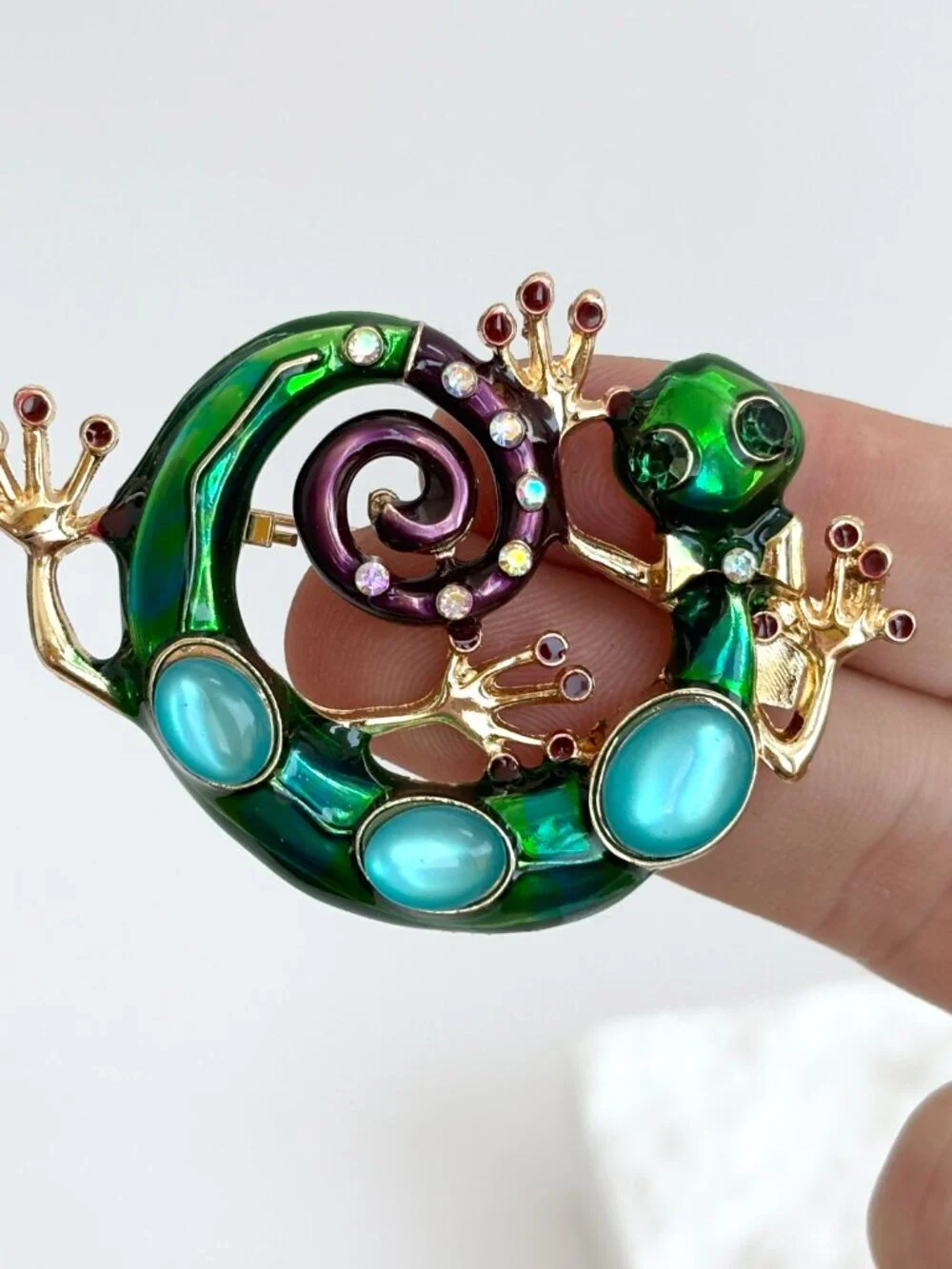 Gecko Lizard Figural Jelly Belly Green Enameled Vintage Inspired Brooch Pin